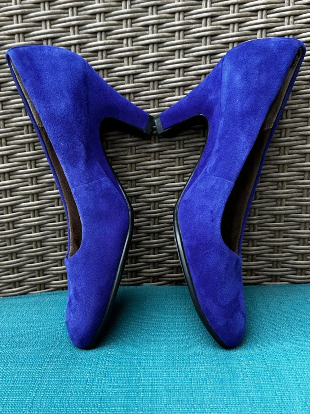 AEROSOLES Royal Blue Suede Pointed-Toe Pumps Beautiful bluish purple size 6.5
